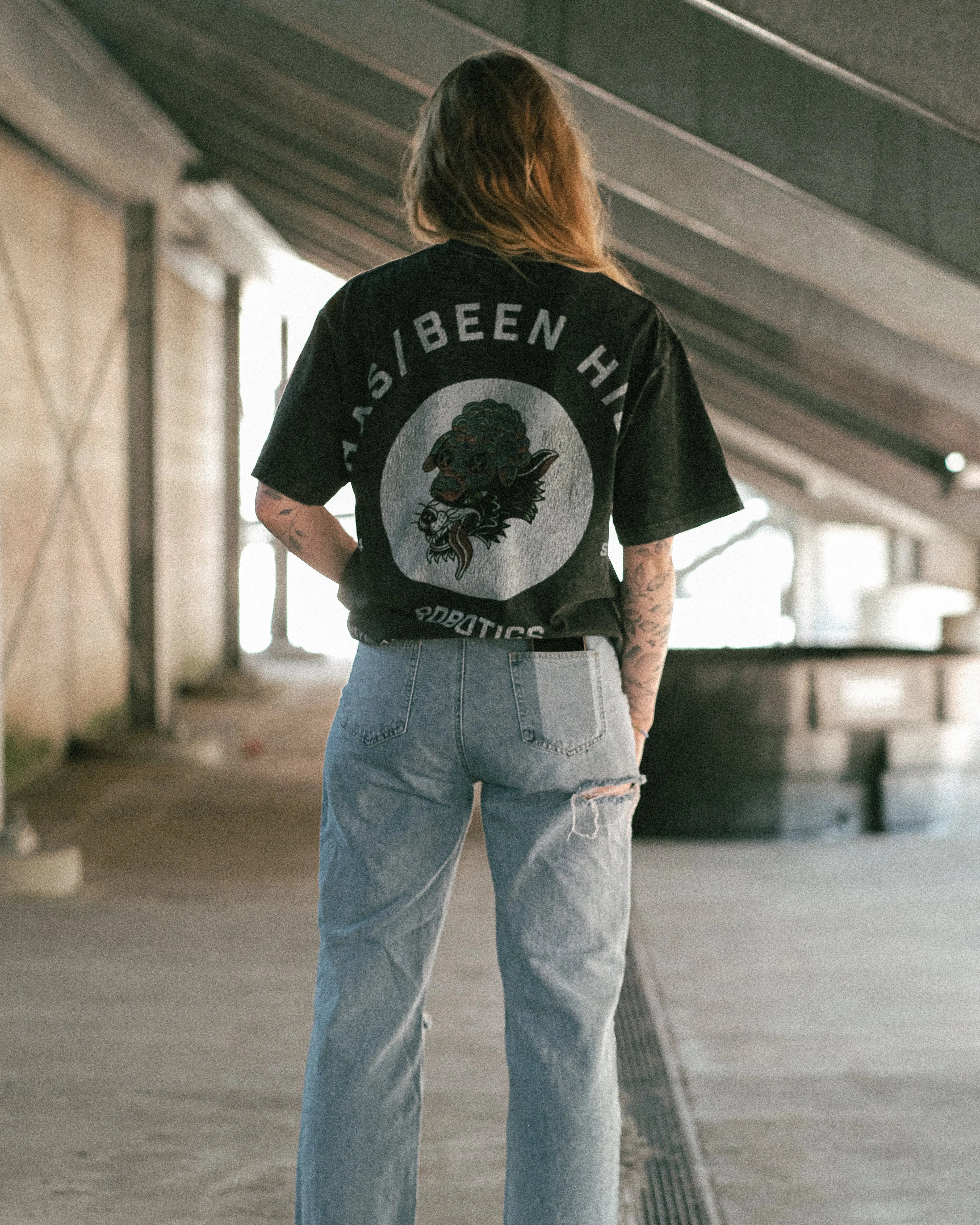 HAS/BEEN HIGH robotics club oversized heavyweight tee black vintage wash back lifestyle female model